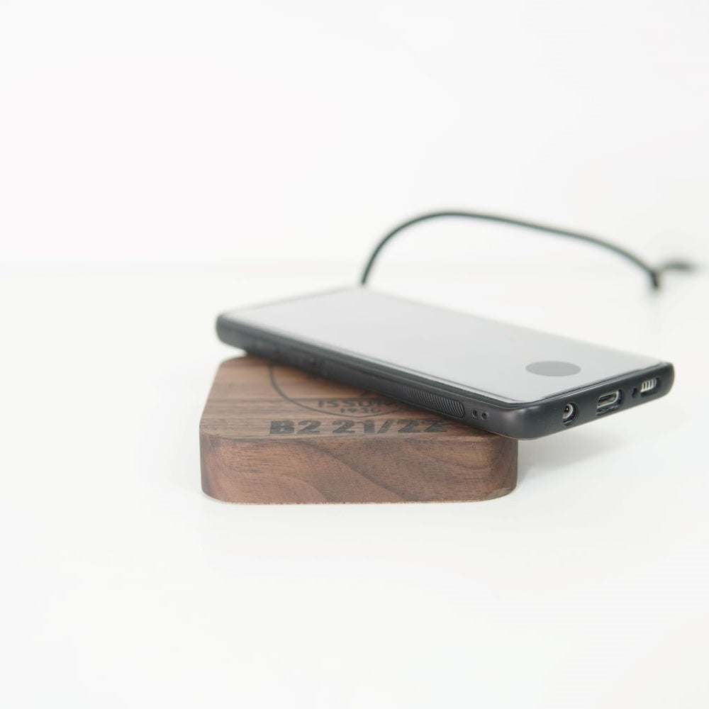 Walnuss Walnut Holz Wirelesscharger Kabelos Gravur Personalisiert Ladegerat